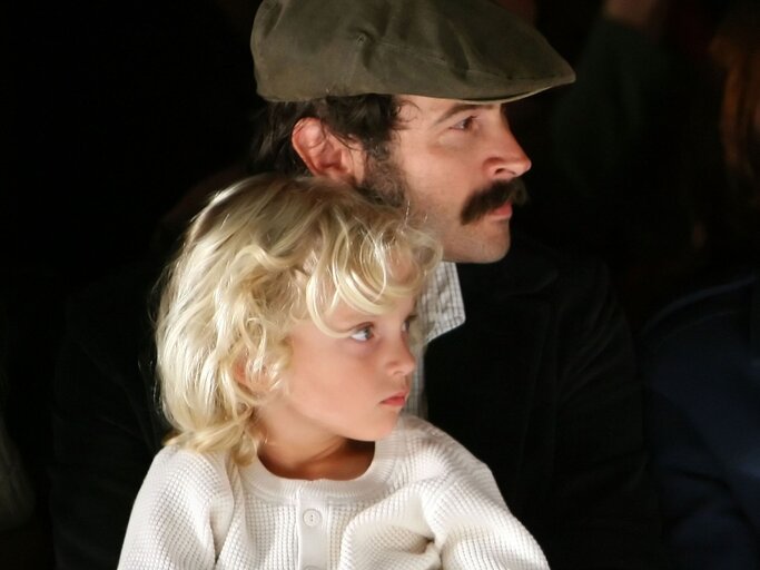 Jason Lee mit seinem Sohn Pilot Inspektor | © Getty Images | Michael Buckner