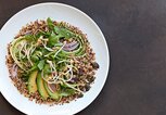 Quinoa-Detox-Salat | © iStock.com / los_angela