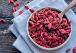 Goji-Beeren in einer Schale | © iStock.com / NelliSyr