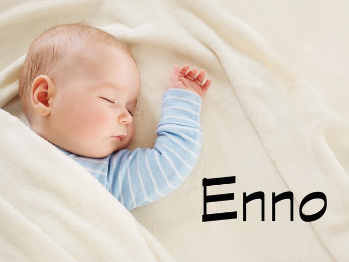 schlafendes Baby mit dem Namen Enno | © iStock.com / LeManna