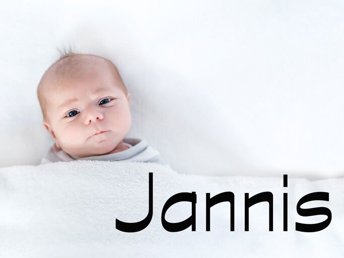 Süßes Baby mit dem Namen Jannis | © iStock.com / romrodinka