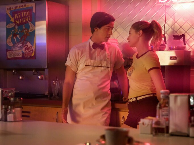 Cole Sprouse und Lili Reinhart in Riverdale | © Netflix