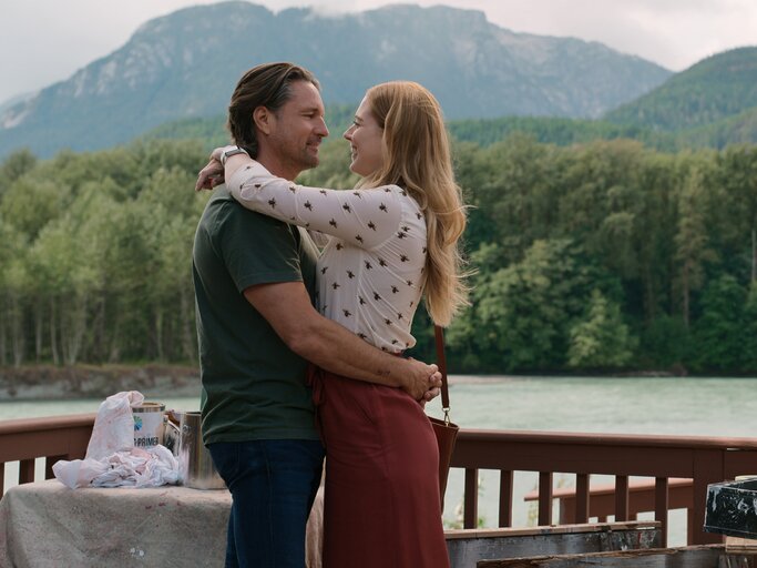 Mel (Alexandra Breckenridge) und Jack (Martin Henderson) in Virgin River | © Netflix