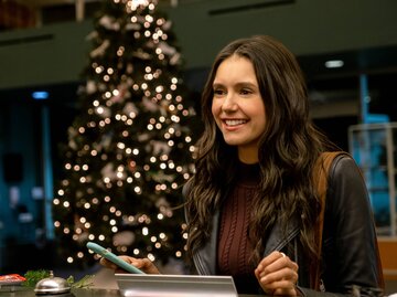 Netflix-Weihnachtsfilm Love Hard mit Nina Dobrev | © IMAGO /Prod.DB