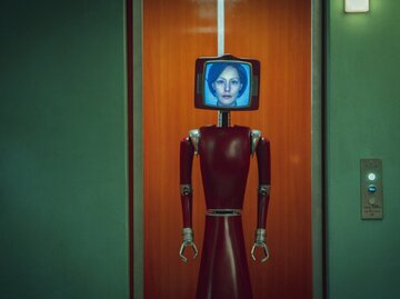 Lavinia Wilson als Roboter Cassandra in der Netflix-Serie Cassandra | © Sasha Ostrov/Netflix