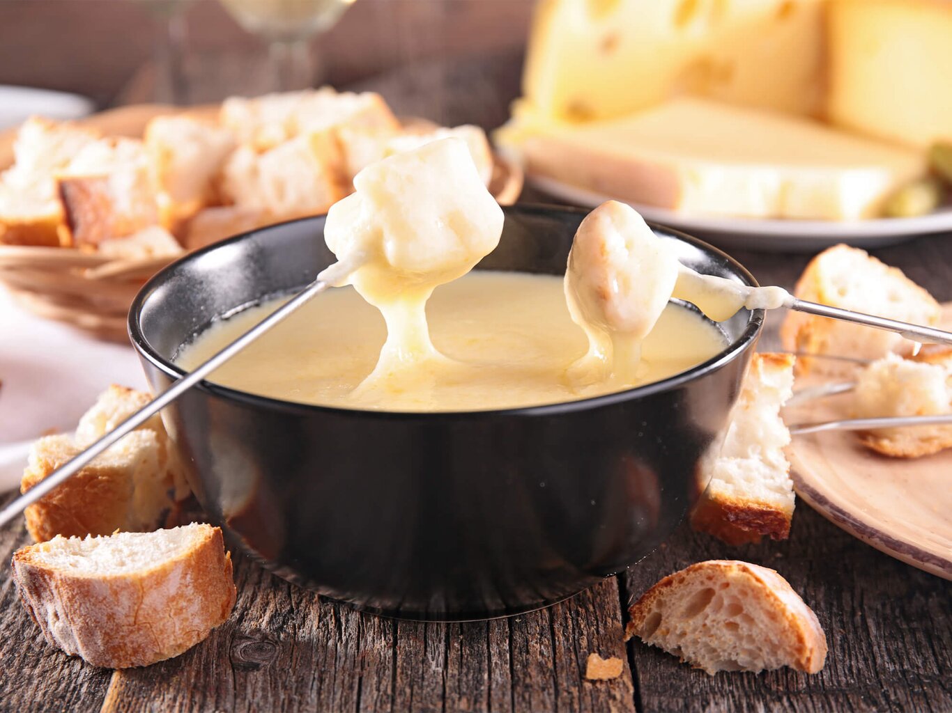 Käse Fondue: Mit dieser Geheimzutat wird der Klassiker noch feiner