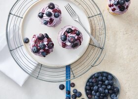 Blaubeer Cupcakes mit cremigen Frosting